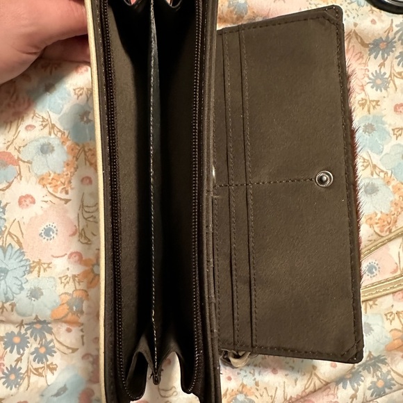 Wrangler Beige and Brown cowhide Shoulder Bag with Turquoise Accents plus wallet - Picture 7 of 7